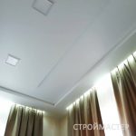 Натяжной потолок в зале с подсветкой Ульяновск